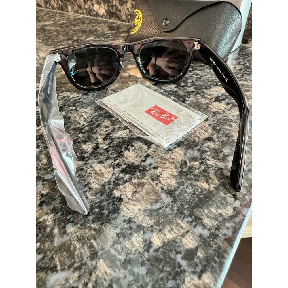 Ray-Ban‎ Original Wayfarer Classic Black G-15 Lens Sunglasses RB2140-F 52mm